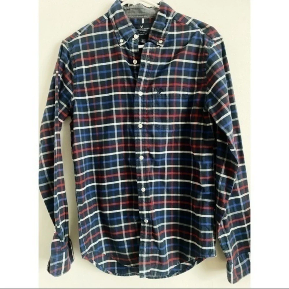American Eagle Outfitters • Men’s Red Blue Plaid Button Down Shirt